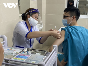 Khi nào Việt Nam tiêm vaccine COVID-19 mũi 3? - 1